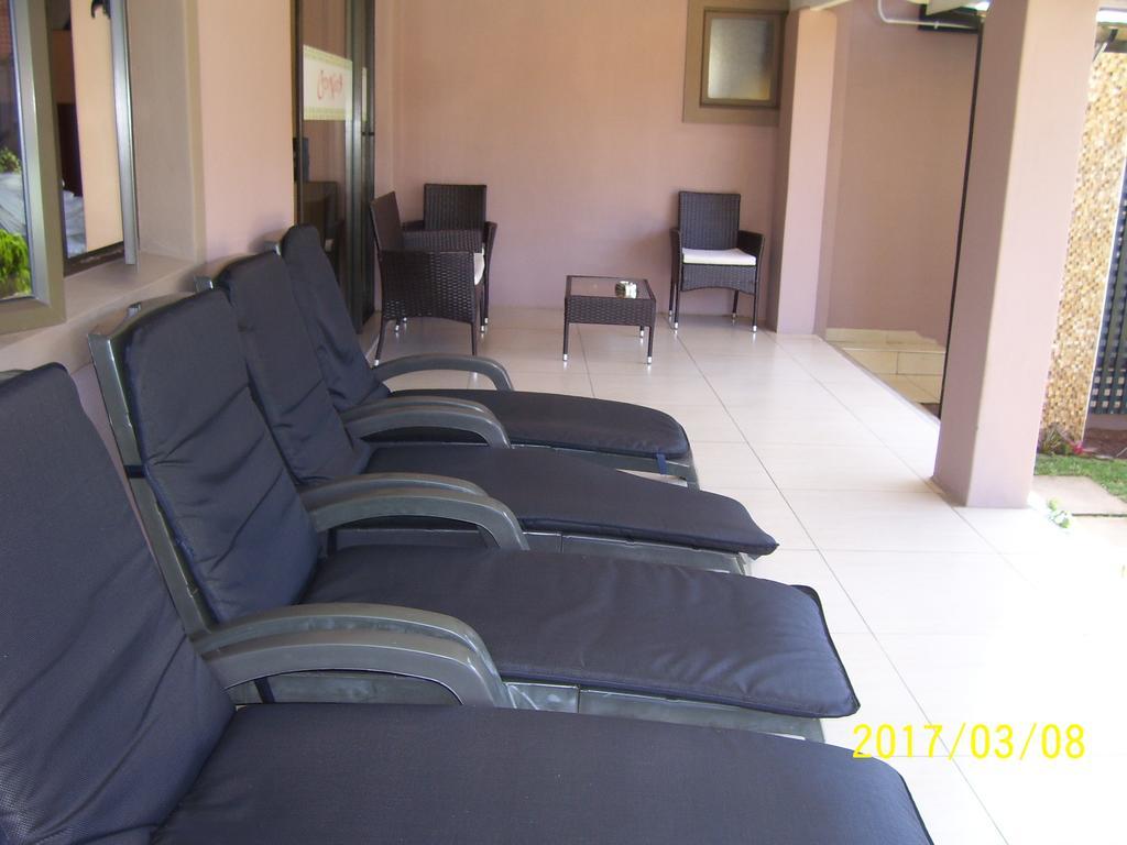 Cozy Nest Guest House דורבן מראה חיצוני תמונה